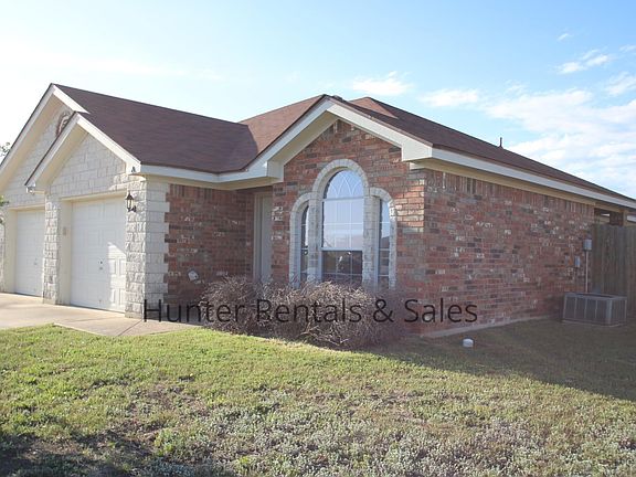 2nd image of 2102 Schorn Dr APT A