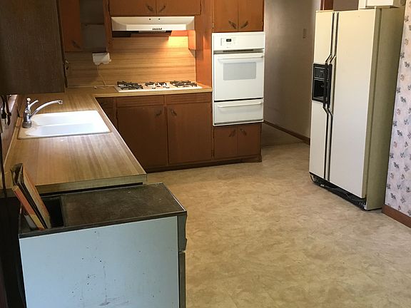 5th image of 210 N Magnolia Ave