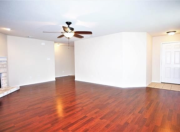 4th image of 1420 Nicholas Ln
