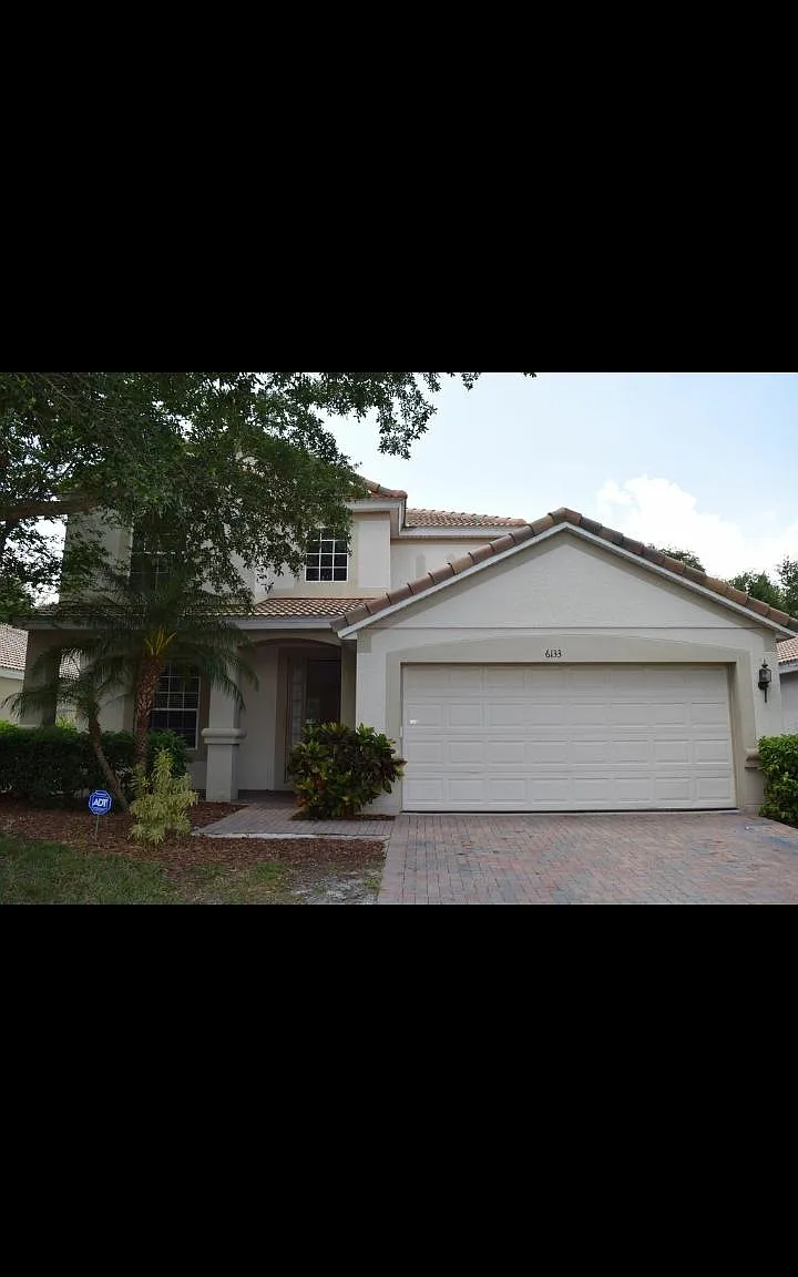 4 bed, 2497 sqft, $2,990 — Photo 1