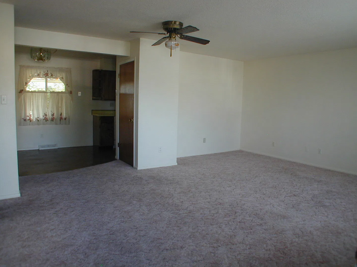 House For Lease — Photo 2