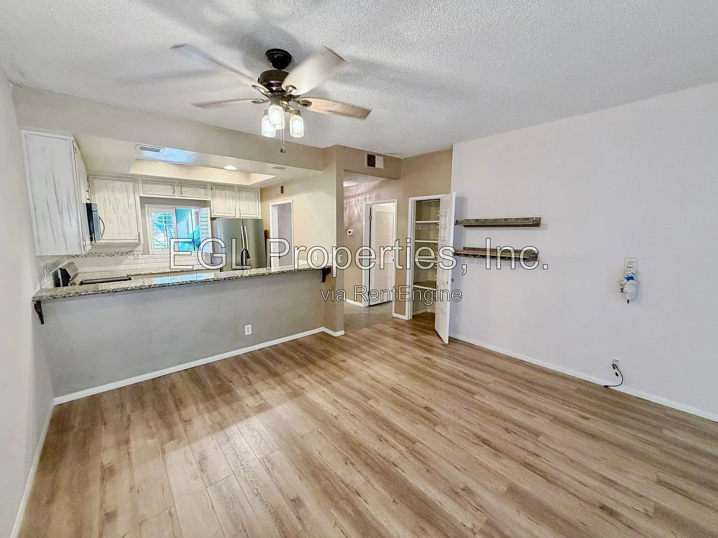 1 bed, 1.0 bath, 812 sqft, $2,995 — Photo 2