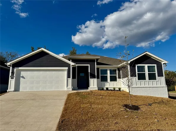 4426 W Glacier St, Fayetteville, AR 72704