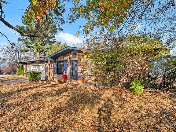 3rd image of 2314 N Woodlark Ln