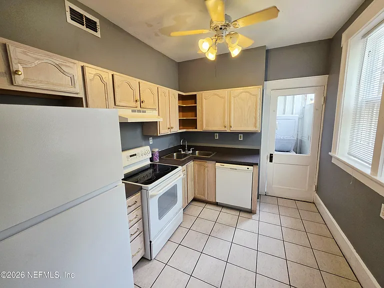 146 W 6th St — Photo 10