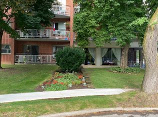 4 Village Grn, Hamilton, ON