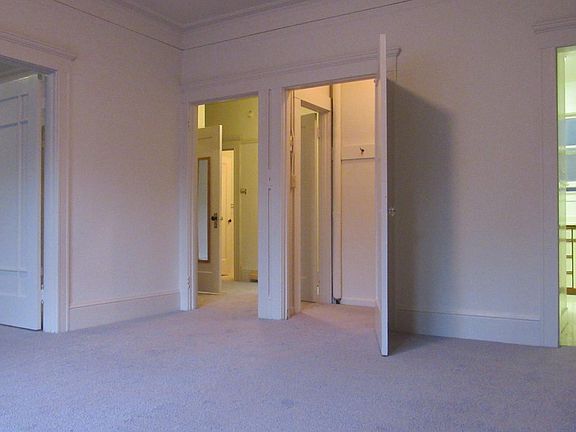 3rd image of 2340 Van Ness Ave
