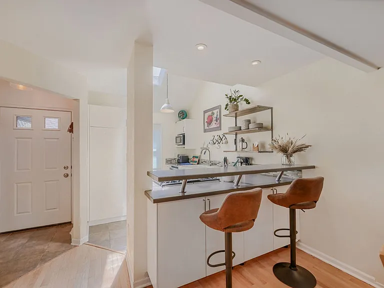 3015 Edison Ct — Photo 5