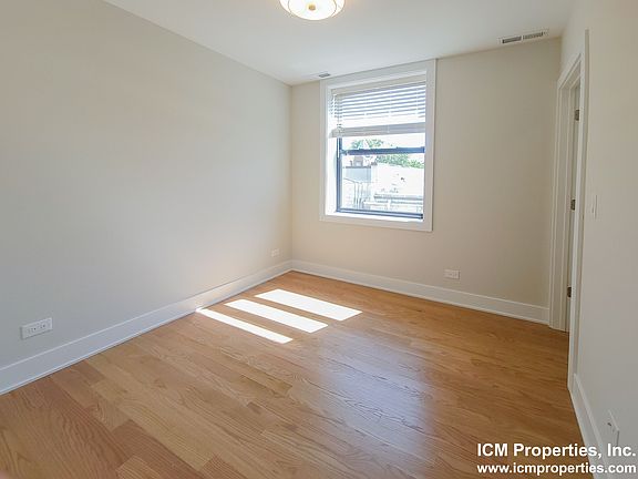 5th image of 2020.5 W Montrose Ave #2C