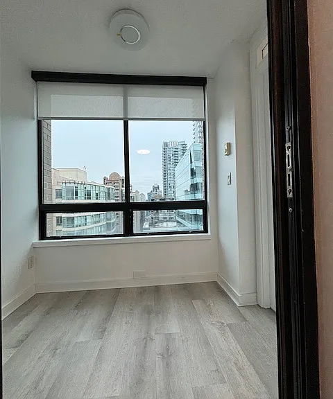 1003 Burnaby St #1404 — Photo 7