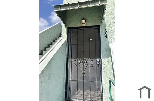 Building Photo - 1166 3/4 E 64th St
