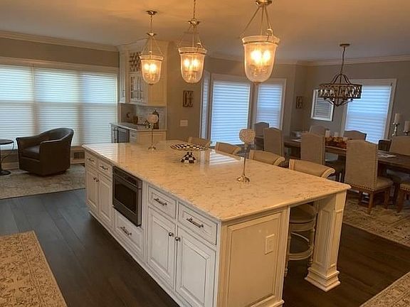 4th image of 32 Merryhill Ln