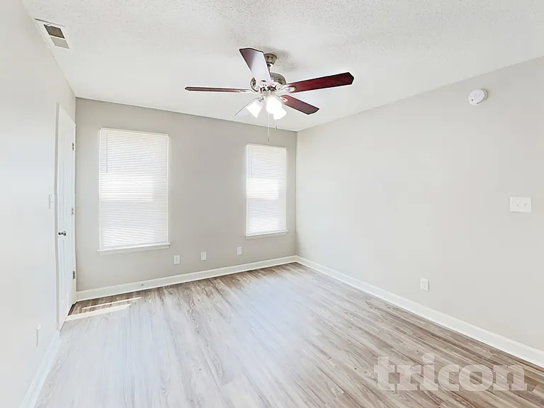 809 Valley Creek Dr — Photo 7