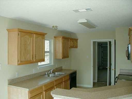 5th image of 107 Foxcroft Dr