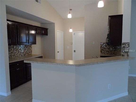 5th image of 15842 Oakland Ct