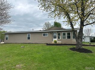 325 Valleyview Dr, Villa Ridge, MO 63089