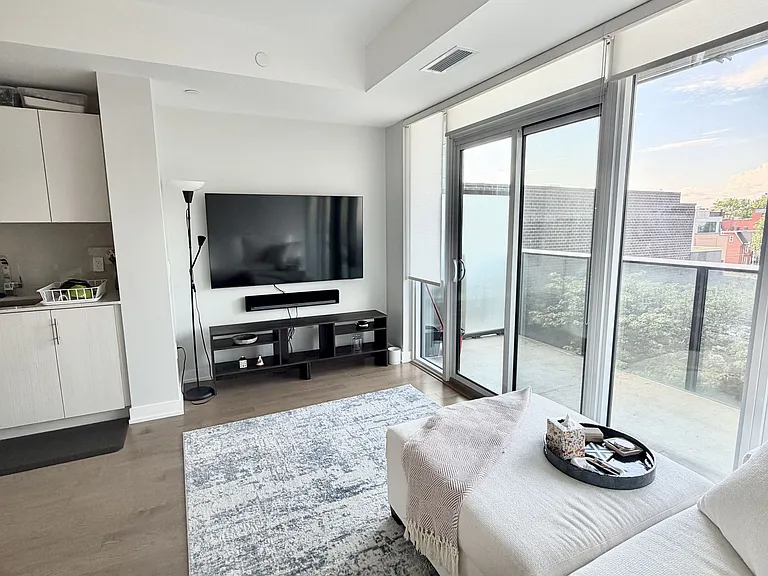 330 Richmond St W #609 — Photo 12