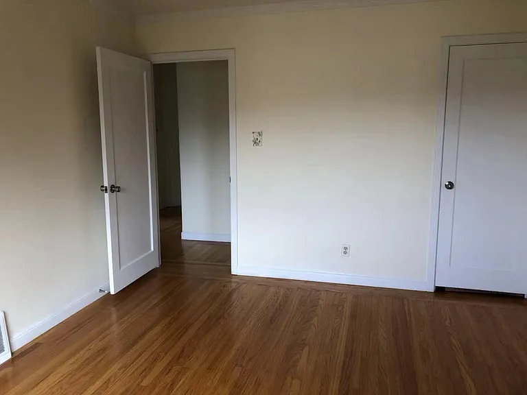 372 Ellington Ave — Photo 3