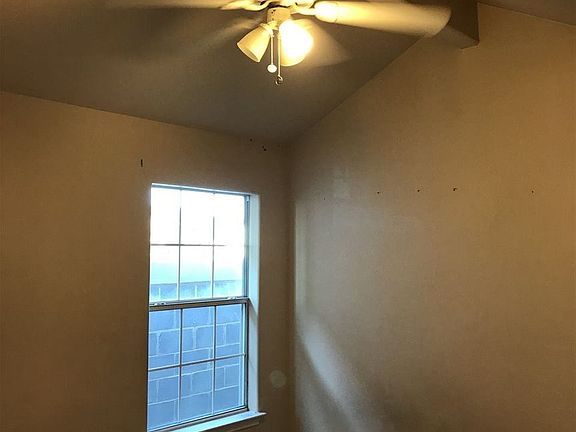 4th image of 2218 Los Pinos Dr