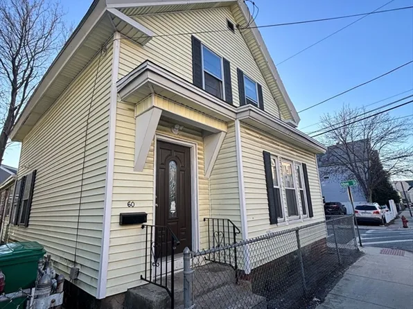 60 W 4th St, Lowell, MA 01850