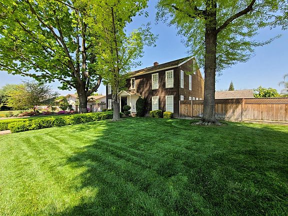 4th image of 2424 Country Club Ln
