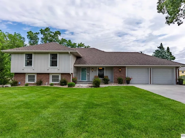 12906 Pacific St, Omaha, NE 68154