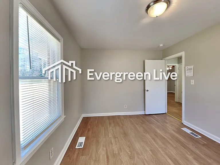 1883 Clarke Ln — Photo 12