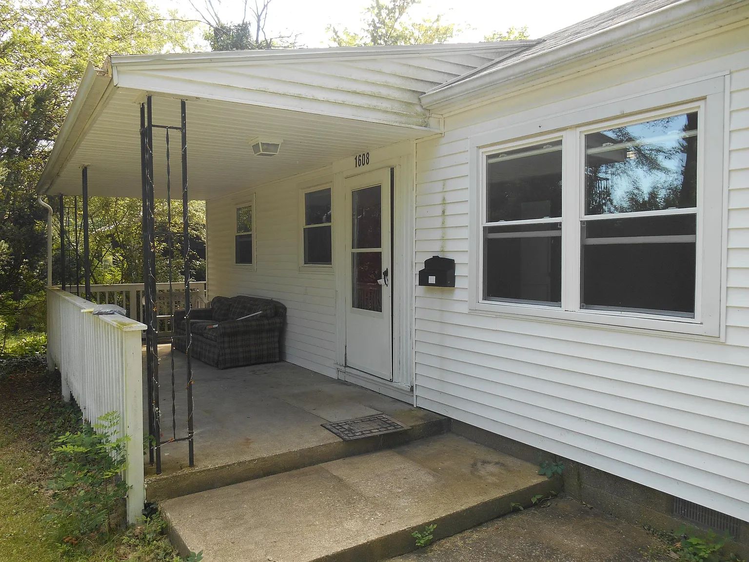 1608 E University St — Photo 3
