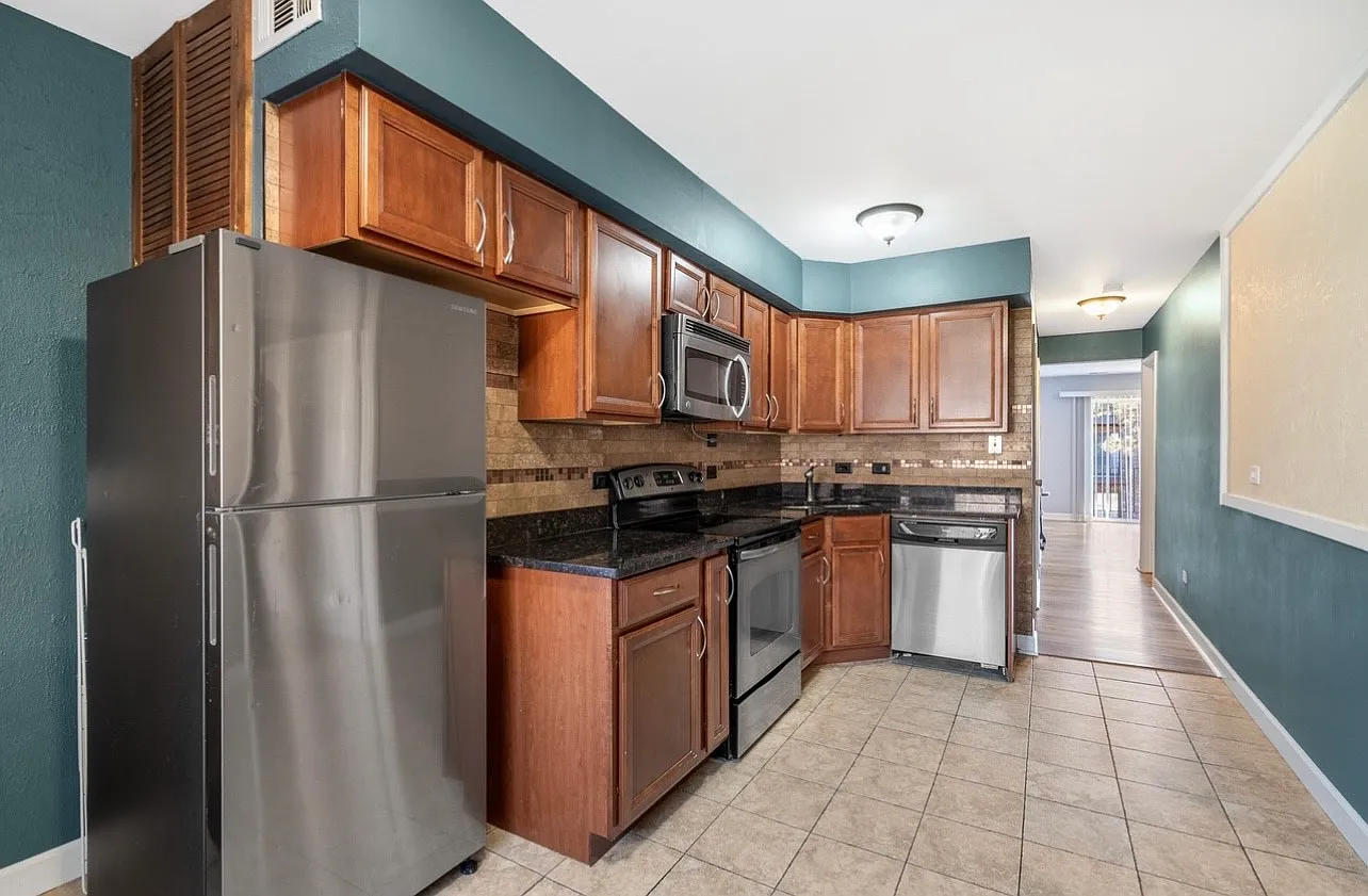 2 bed, 1000 sqft, $1,980 — Photo 4