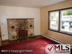 Living room w/Fireplace