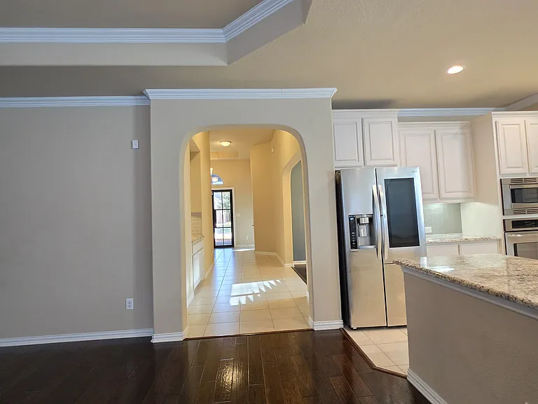 430 Brookdale Dr — Photo 3