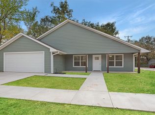 515 S 4th St, Bonham, TX 75418