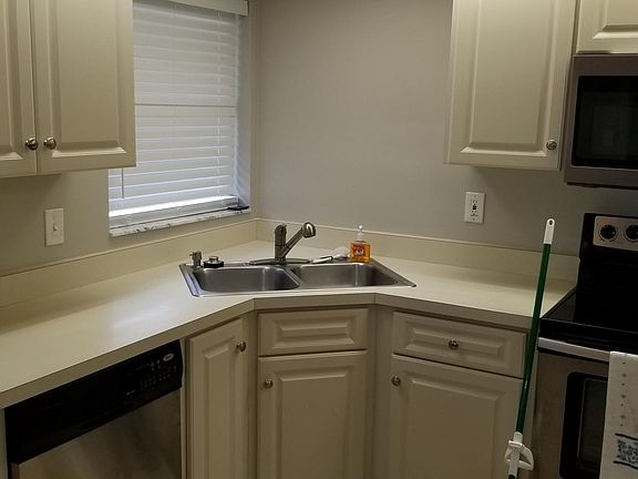 3rd image of 763 Harrington Lake Dr N