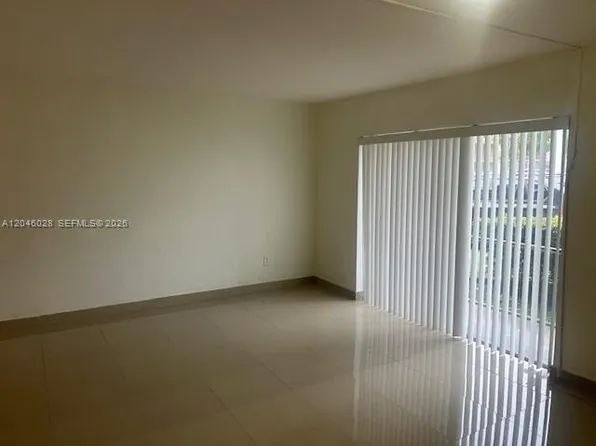 10395 N Kendall Dr APT V4, Miami, FL 33176