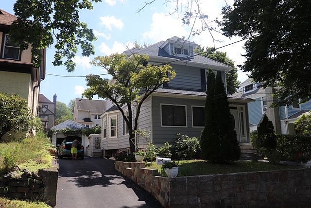 1st image of 121 Wayne Ave