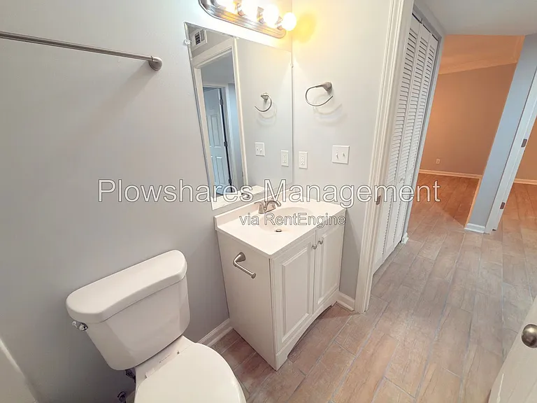 100 E Florence Ave #7 — Photo 15
