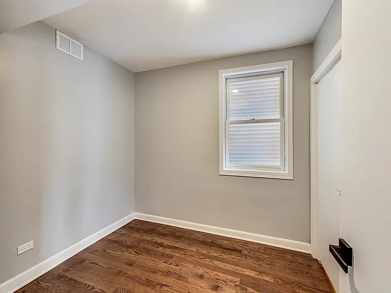 1831 W Fletcher St #1 — Photo 17