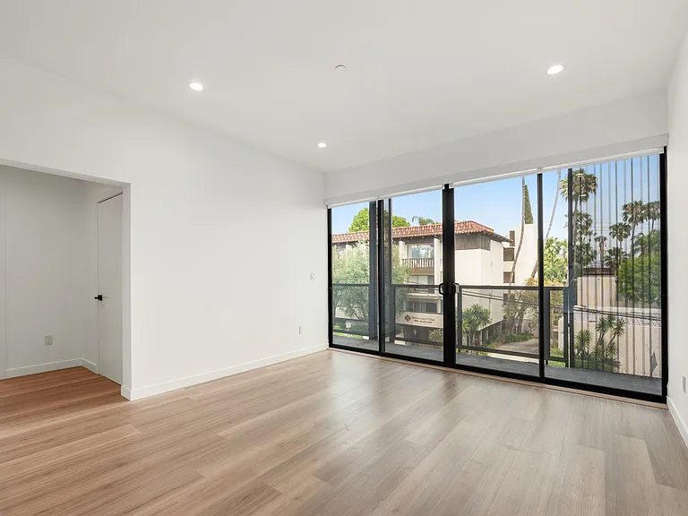TALA Residences at 829 Larrabee Street — Photo 13