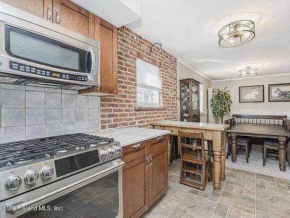 5th image of 367 Gurley Ave