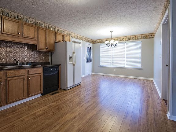 5th image of 1119 Flowers Ct