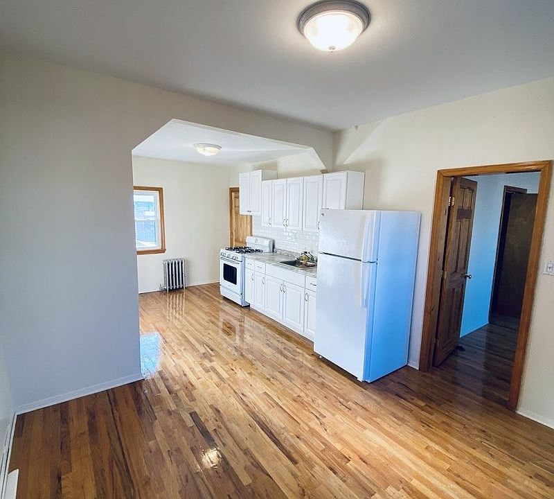 1st image of 2835 47th St APT 3