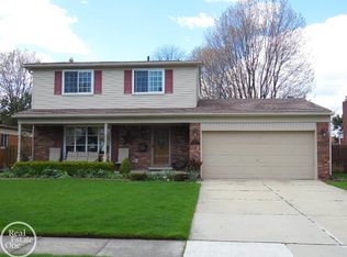 34155 Foxboro Rd, Sterling Heights, MI 48312