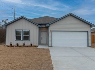 1906 Oliver St, Greenville, TX 75401