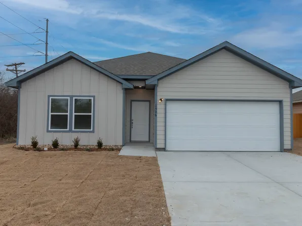 1906 Oliver St, Greenville, TX 75401