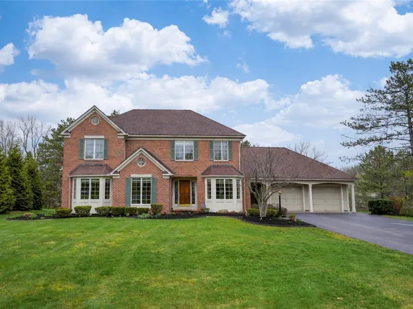 11 Merryhill Ln, Pittsford, NY 14534