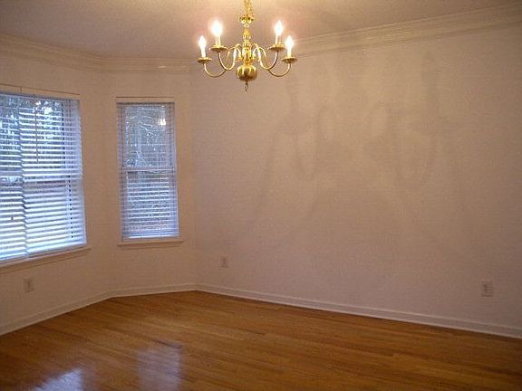 4th image of 393 Sugarcreek Dr