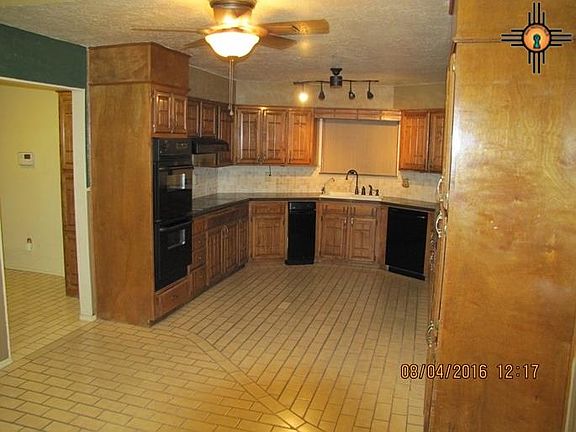 5th image of 206 E Jemez St