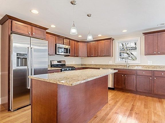 2nd image of 220 White St #220