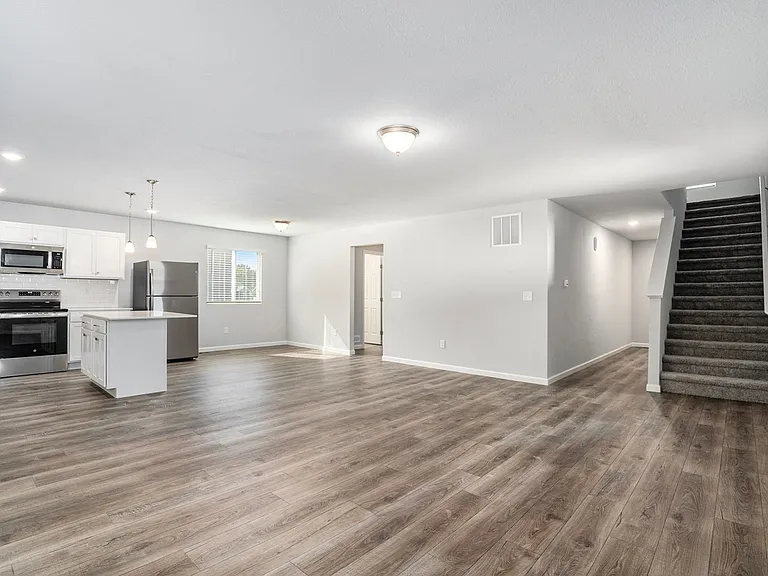 8191 Crestbrook Ct — Photo 5