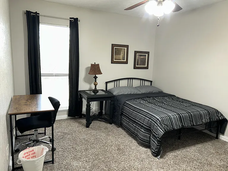 Cloverglen Dr — Photo 1